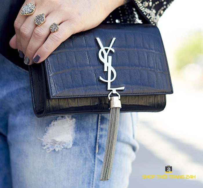 Mẫu túi xách nhỏ gọn đeo vai của Saint Laurent