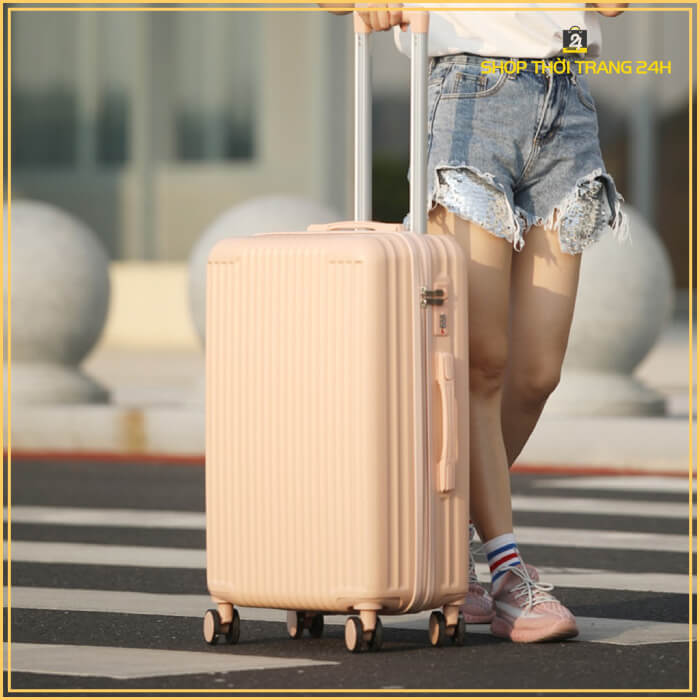 Kéo vali đi du lịch không nên bỏ qua 6 loại này